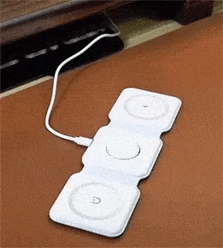 Cargador 3 En 1 . Más energía, menos complicaciones: todo en un solo cargador ⚡